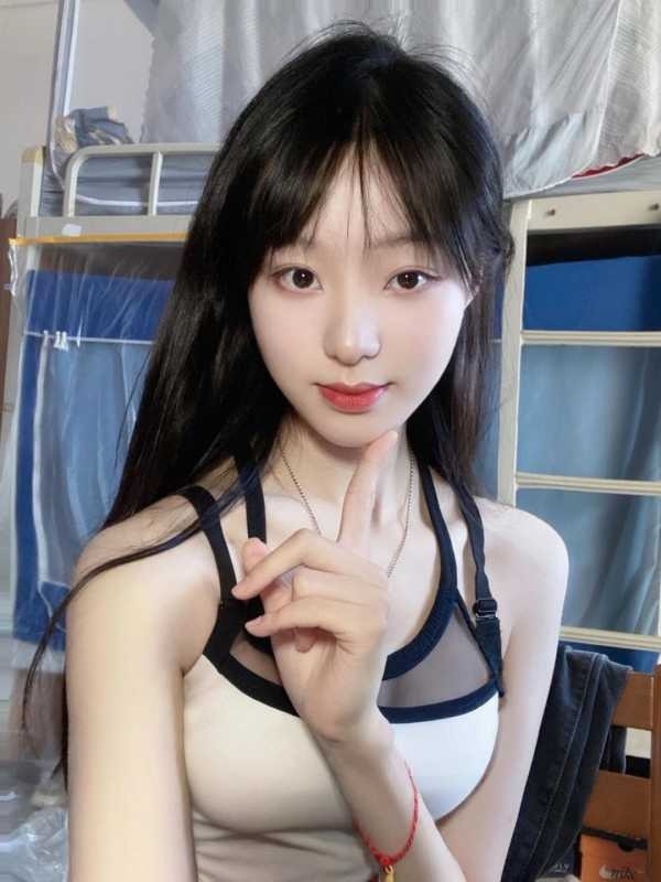 南山新人真人真照极品大学生粉妹-梦梦