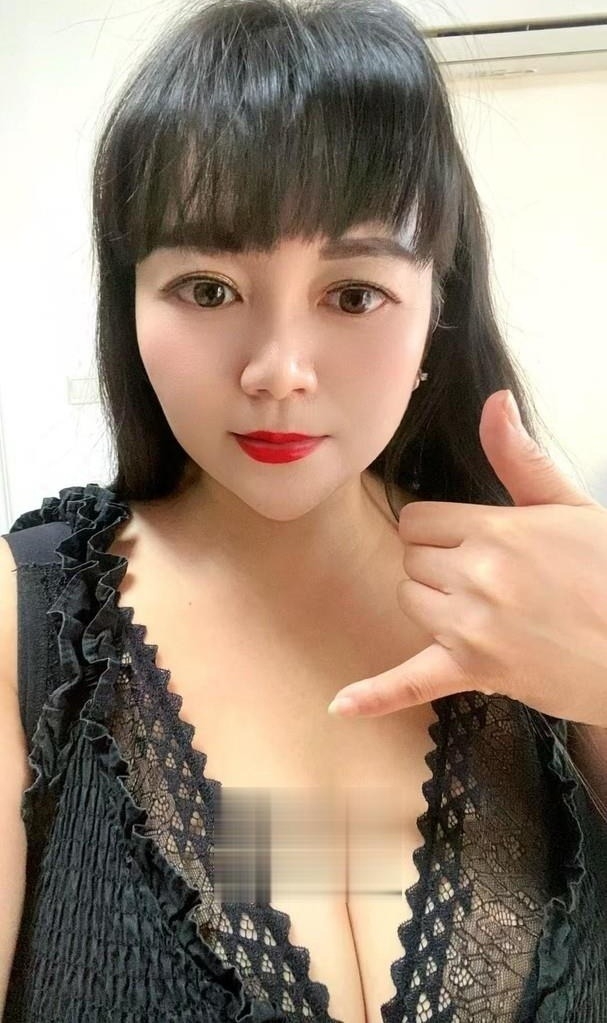 活好胸大的少妇