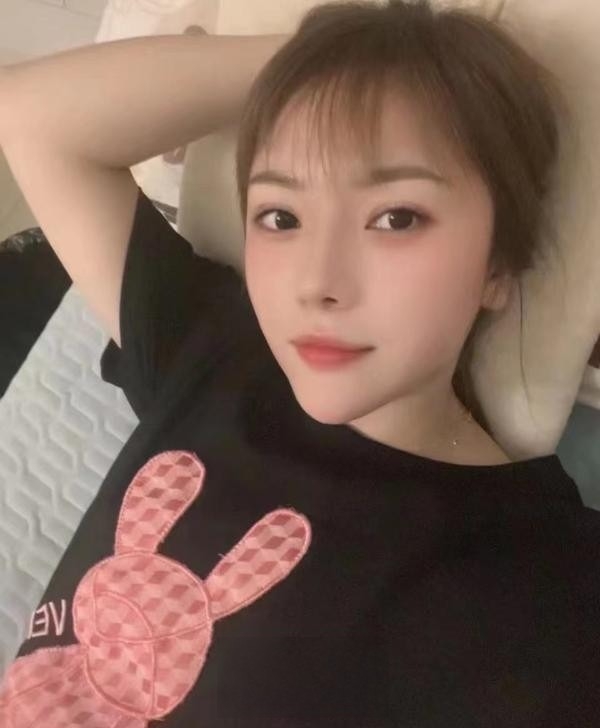 小榄胸大服务好的美女